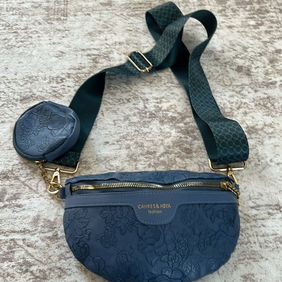 Blue Embossed Crossbody Bag with Crossbody strap vegan leather - Picture 8 of 11